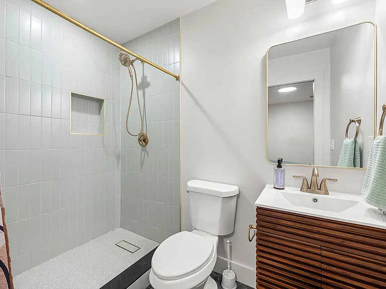 1540 Berkeley Ln NE — Photo 15