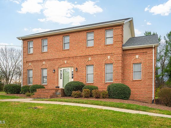 2nd image of 285 Chesterfield Dr