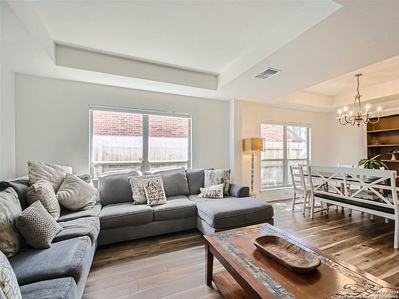 5th image of 2723 MONTEBELLO