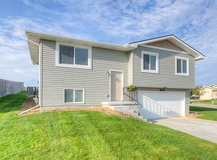 2641 NW Chambers Dr, LINCOLN, NE 68524
