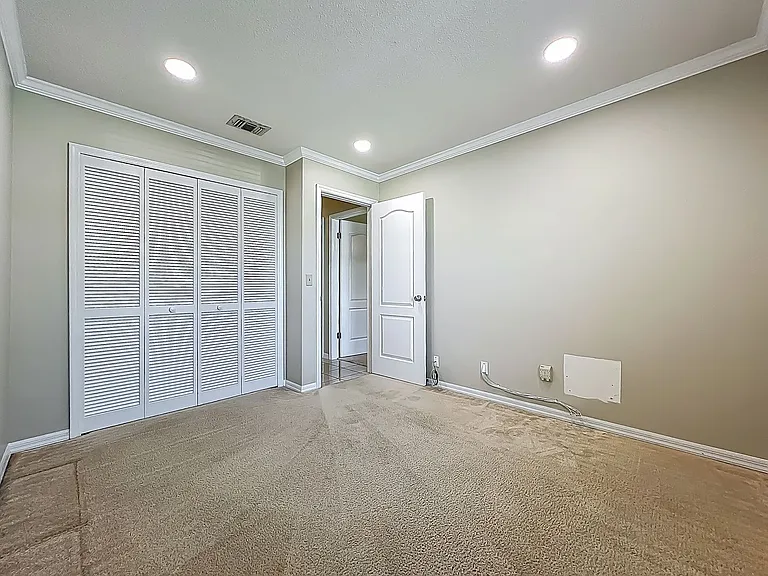1843 Shadyhill Ter — Photo 32