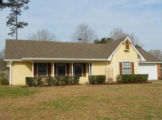 72 Scarlet Dr, Columbus, MS 39705