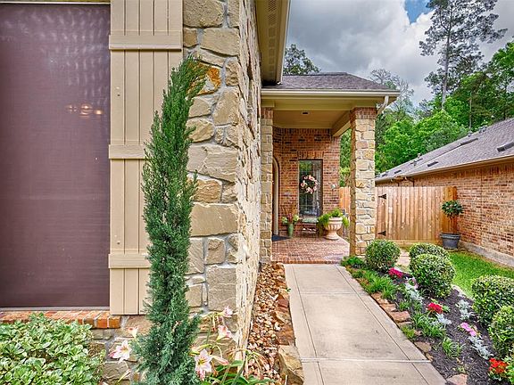 5th image of 2421 E Village Green Cir
