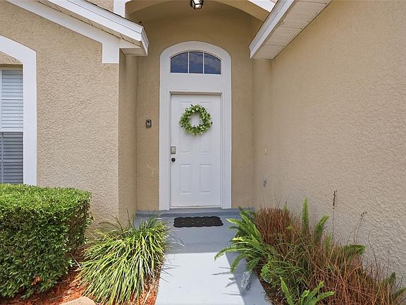 3rd image of 562 Bailey Cir