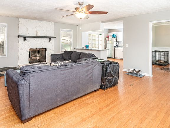 4th image of 212 Chatooga Dr