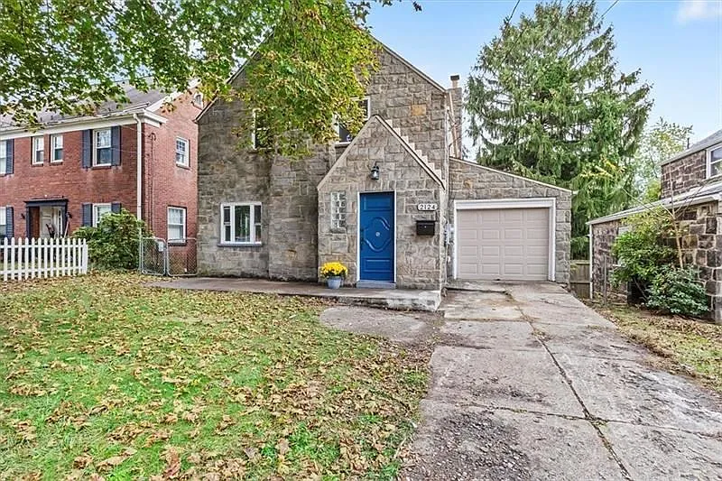 2124 Royal Ave photo 1
