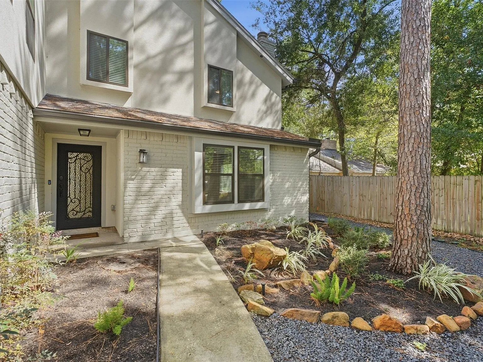 4 bed, 2.5 bath, 2551 sqft, $3,200 — Photo 4