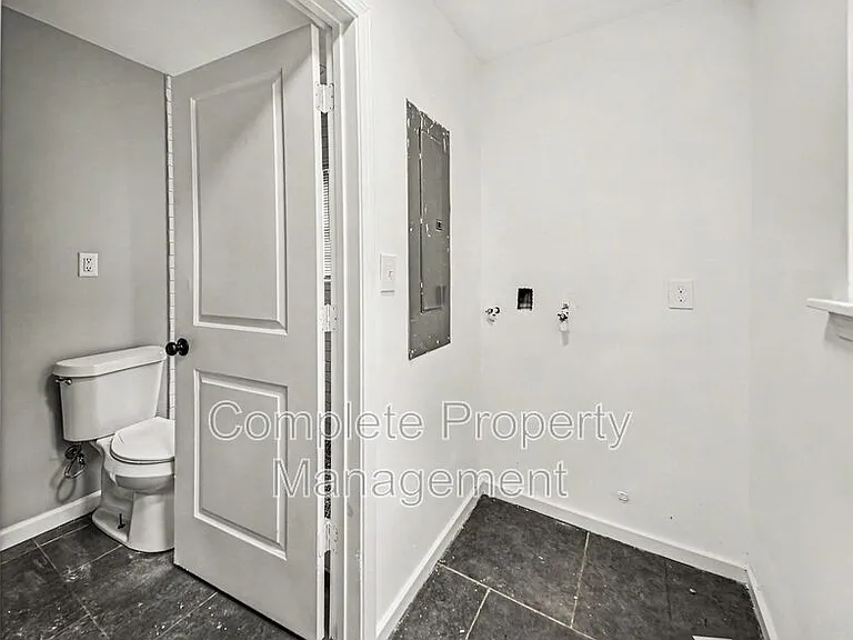 1900 Saint Charles Ave SW — Photo 14