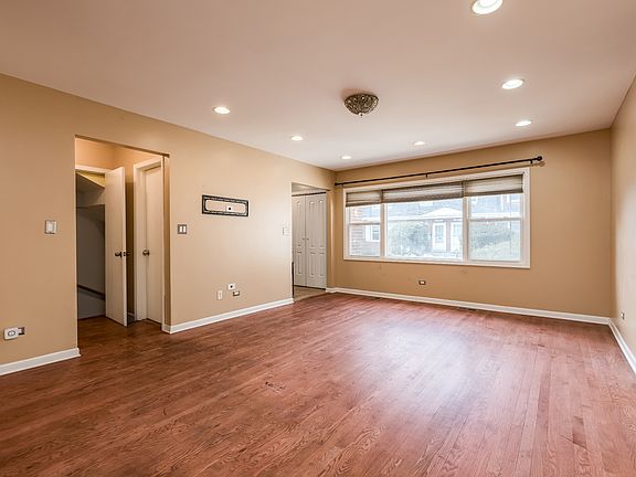 5th image of 2612 W Pratt Blvd