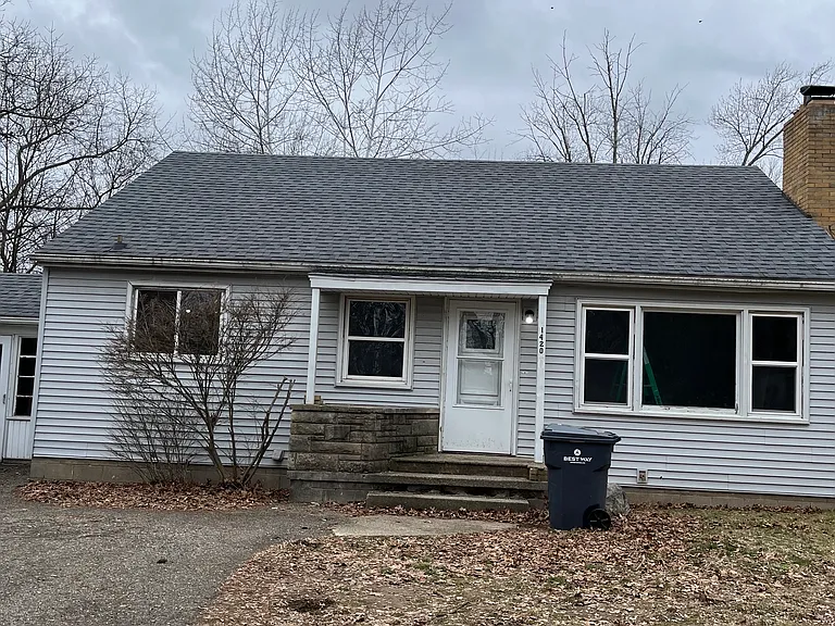 1420 Sutherland Ave — Photo 1