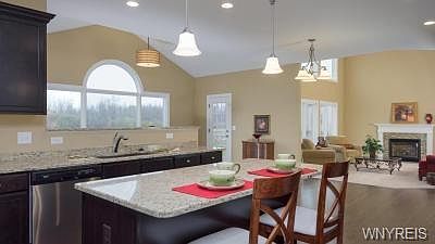 3rd image of 50 Golden Crescent Way
