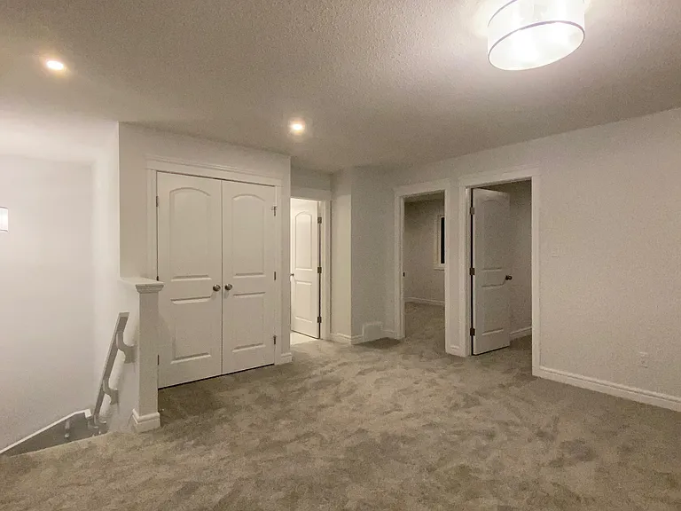 5712 Cautley Cres SW — Photo 8