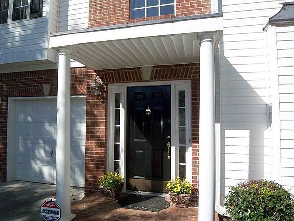 4th image of 2850 Georgian Manor Dr
