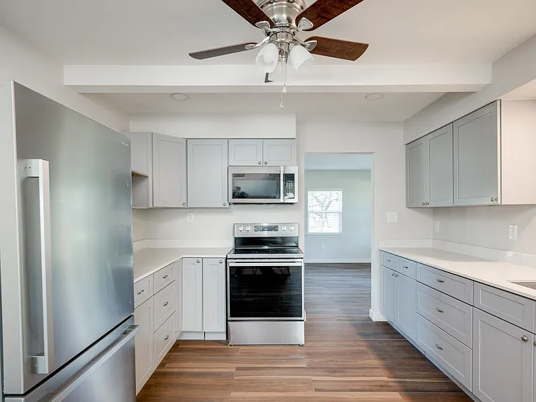 809 N West St — Photo 12