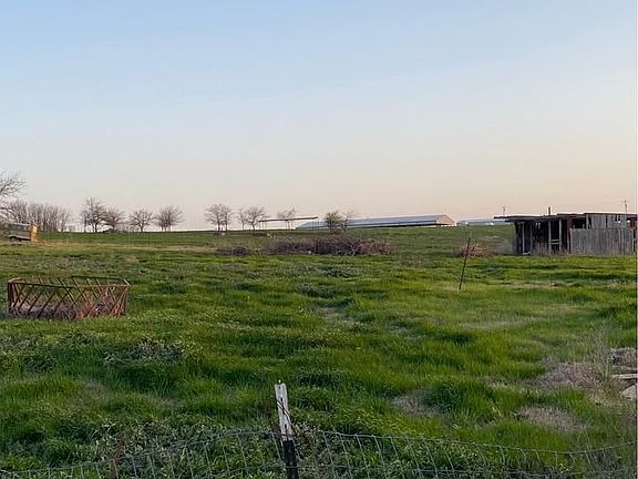 3rd image of 235 Hilltop Trl