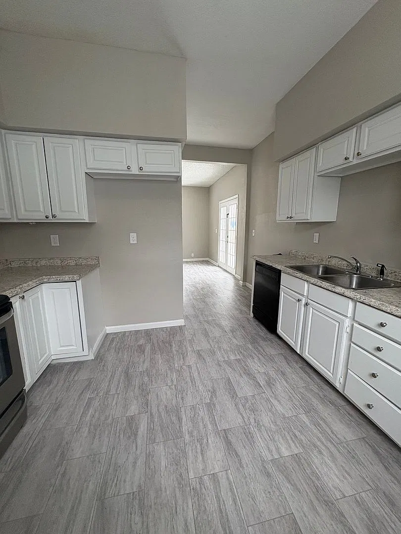 Coming soon! Warm, Welcoming, and Full of Potential 4 Bedroom 2 Bath! — Photo 2
