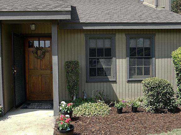3rd image of 2316 E Tulare Ave