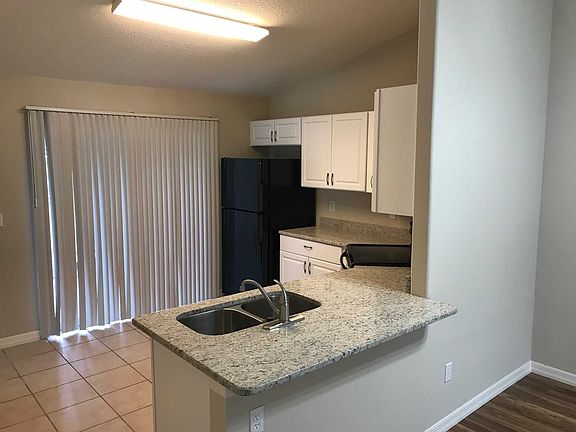 4th image of 32 Pleasant Ln