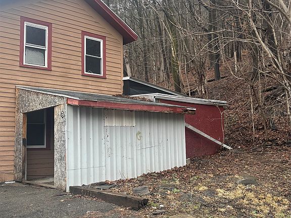 2nd image of 117 Erie St