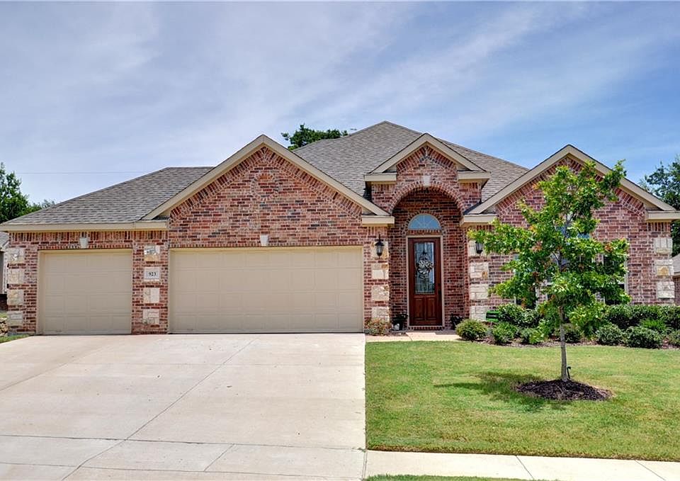 1st image of 923 Christopher Dr
