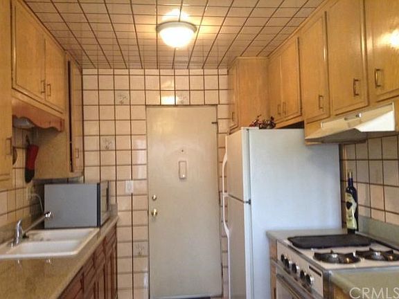 3rd image of 3040 Vineland Ave APT 3