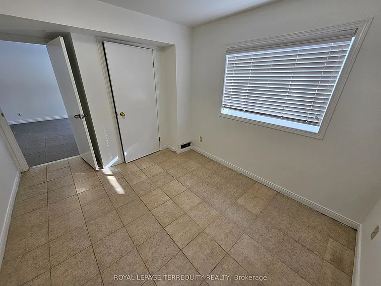 557 Lawrence Ave W — Photo 28