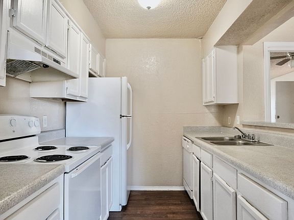 3rd image of 315 SE Warwick Way #25