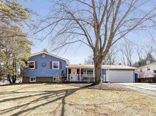 1937 Blueberry Ln, Green Bay, WI 54304