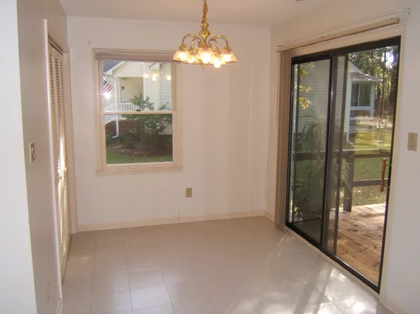 906 Nassau Ct, New Bern, NC 28560