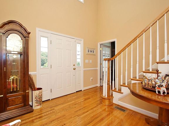 3rd image of 7526 Countrywood Dr