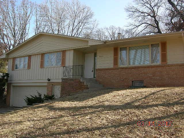 1st image of 5521 Regis Dr NE
