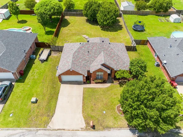 402 Sunshine Trl, Bells, TX 75414