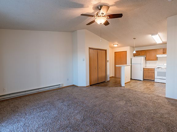 Fargo, ND Sunwood Apartments | Living and kitchen