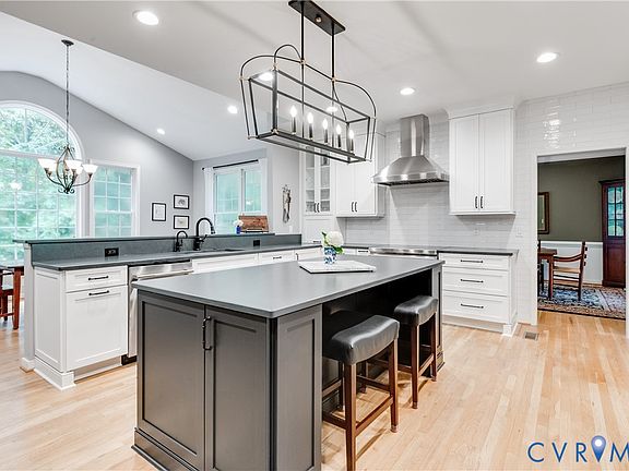 3rd image of 4415 Lake Summer Ct