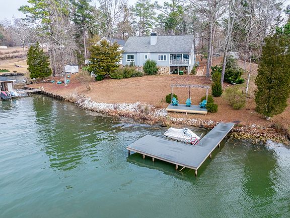 3rd image of 108 Gloria Dr