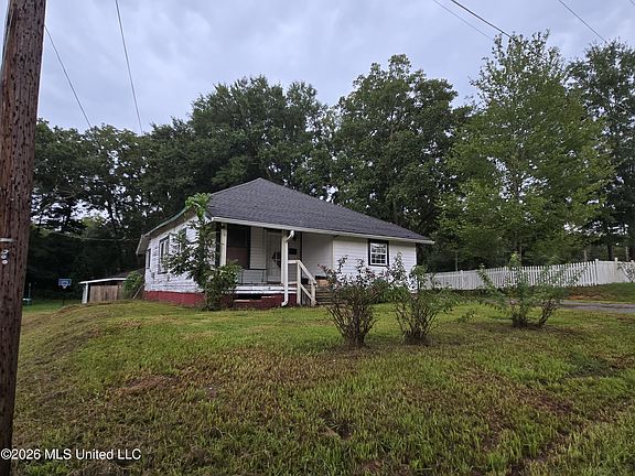 2nd image of 523 College Ave E