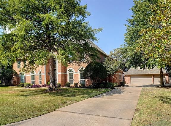 2nd image of 305 W Chapel Downs Dr