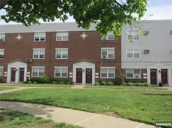 126 Hastings Ave #A, Rutherford, NJ 07070