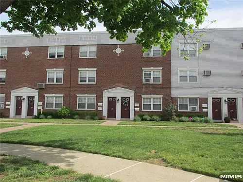 126 Hastings Ave #A Photo 1