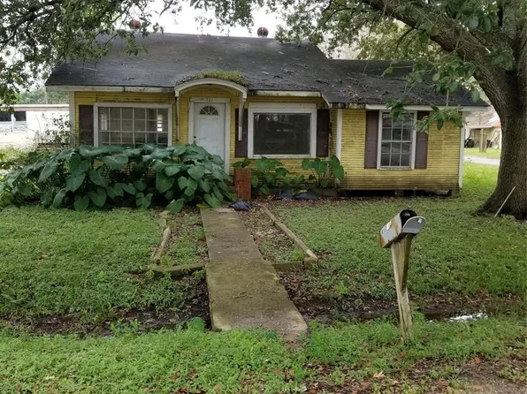 721 Texas Ave, Boling, TX 77420