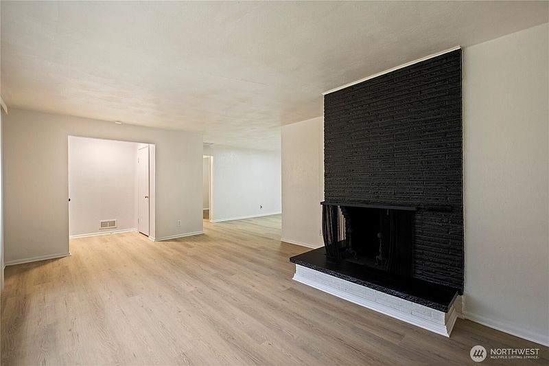 4th image of 8408 121st Street SW