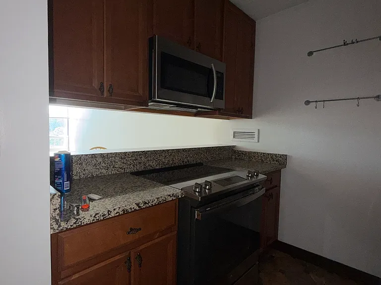 87 Glenbrook Rd #7G — Photo 5