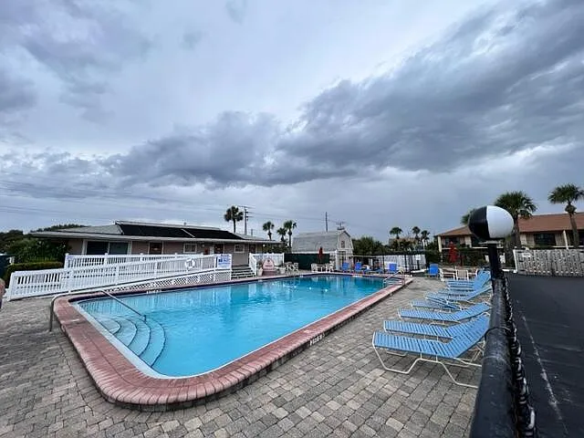 2 bed, 1.0 bath, 750 sqft, $2,000 — Photo 2