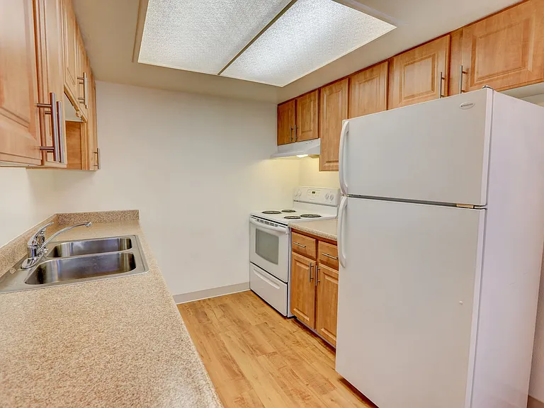 Heritage Apartments — Photo 30