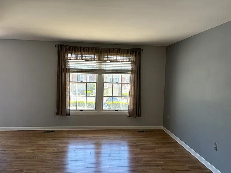 29 Cambridge E — Photo 2