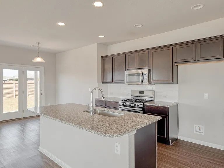 108 Kleberg Ct — Photo 7
