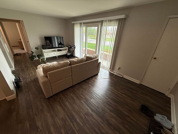 2nd image of 245 Williamsburg Dr #3