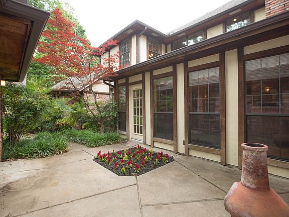 Private Courtyard/Patio