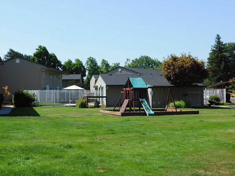 Lakeside Manor Townhomes — Photo 17