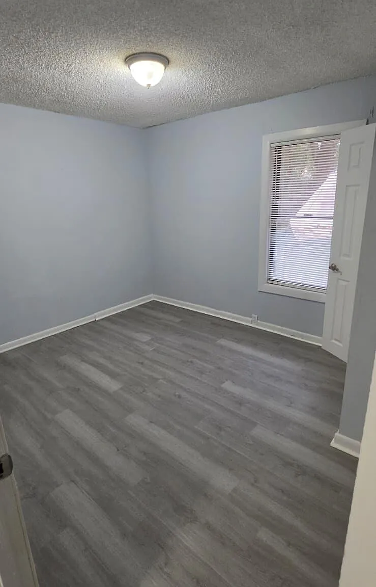 3 bed, 2.0 bath, 900 sqft, $1,200 — Photo 3